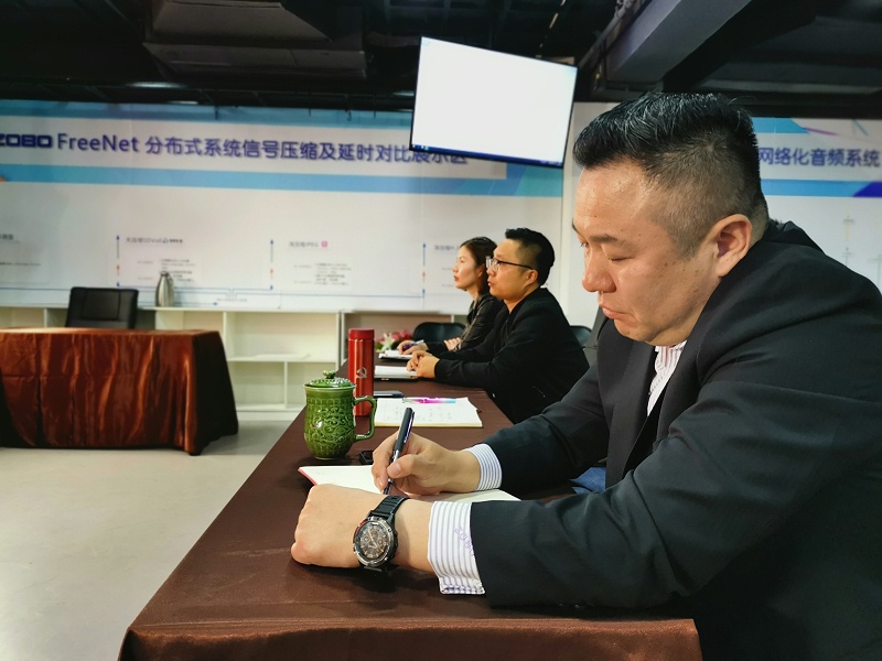 喜慶二 奮進新征程丨ZOBO绿巨人黄色下载組織全體黨員及員工代表集體收看黨的二召開盛況直播