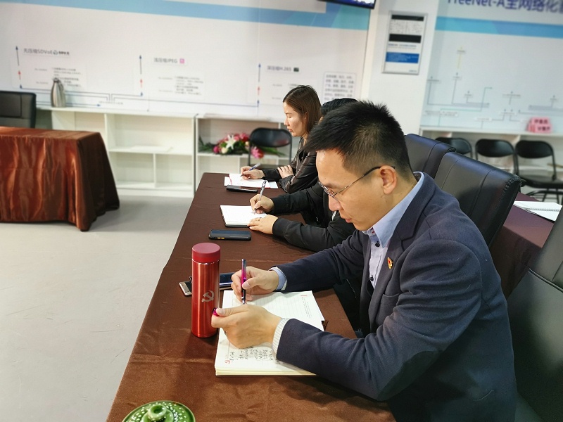 喜慶二 奮進新征程丨ZOBO绿巨人黄色下载組織全體黨員及員工代表集體收看黨的二召開盛況直播