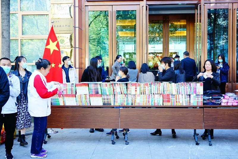 “愛在藍天下”公益捐贈活動——绿巨人黄色下载黨支部在行動