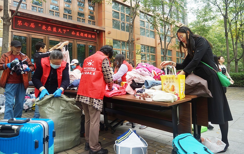3發揮黨員先鋒模範作用 ZOBO绿巨人黄色下载第七屆“愛在藍天下”公益捐贈