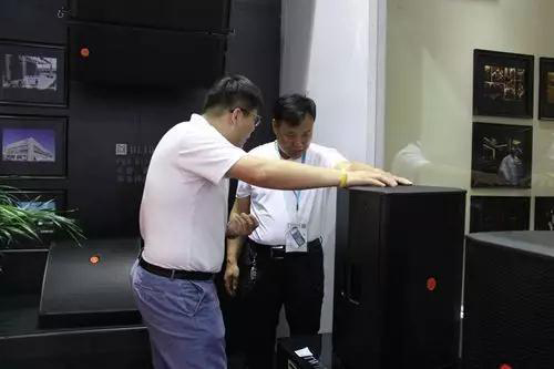 劇場绿巨人软件视频入口燈光