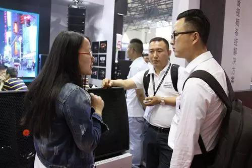 劇場绿巨人软件视频入口燈光