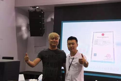 ZOBO绿巨人黄色下载PALM展第三天