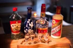 為勇者而生：北京白酒酒吧開業