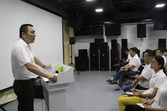 ZOBO绿巨人黄色下载年中員工培訓