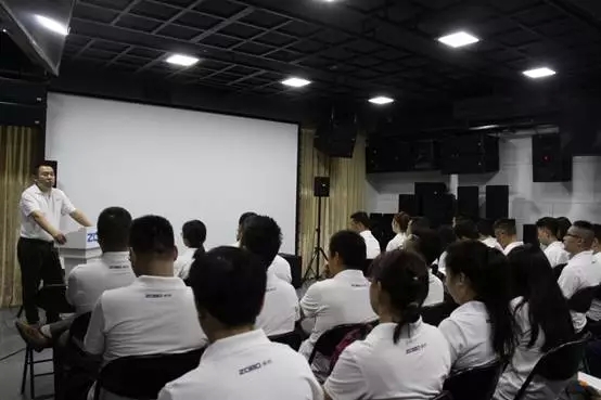 ZOBO绿巨人黄色下载年中員工培訓