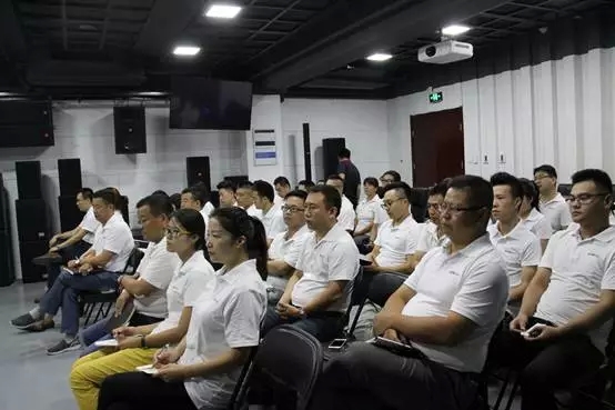 ZOBO绿巨人黄色下载年中員工培訓