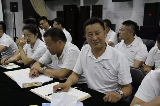 ZOBO绿巨人黄色下载年中員工培訓