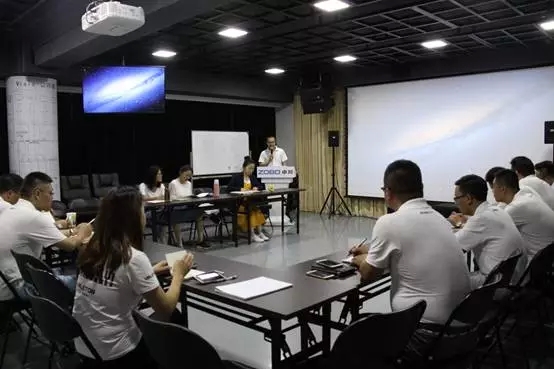 ZOBO绿巨人黄色下载年中員工培訓