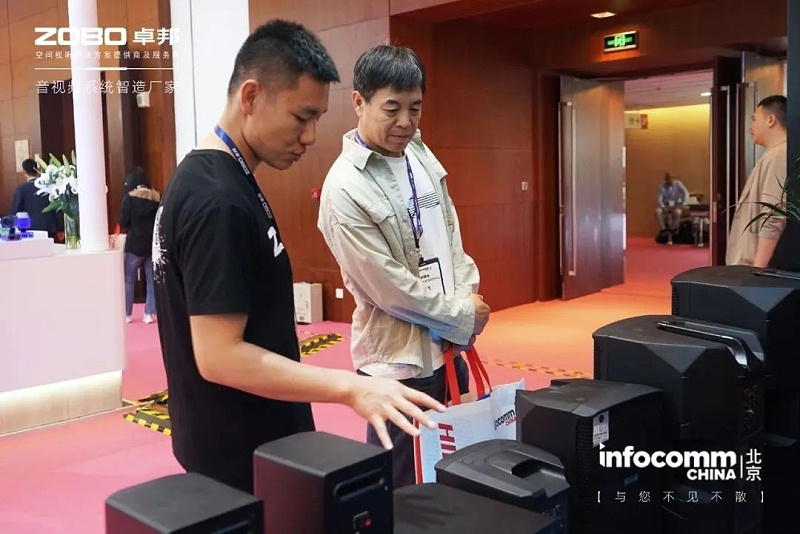 8聚焦展會盛況丨北京infocomm展 ZOBO绿巨人黄色下载新品亮相第二天 熱度依舊不減 好評如潮