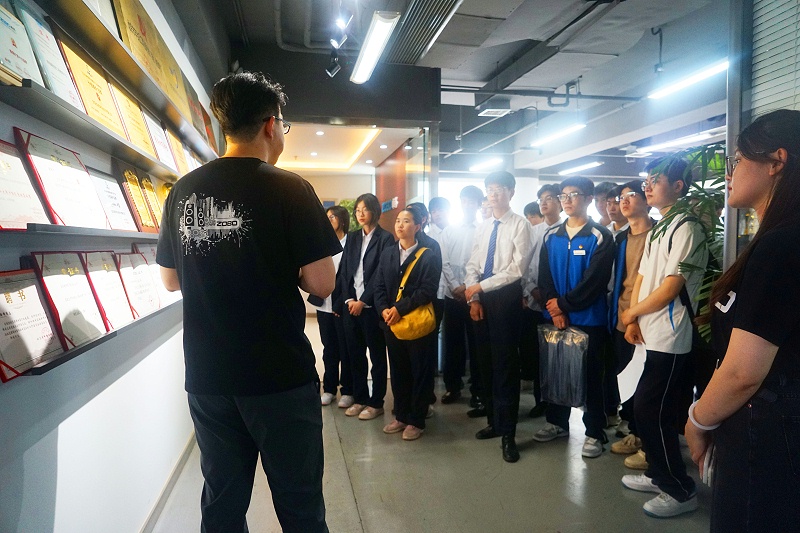 6校企合作 走進職場 協同育人丨歡迎北京市經貿高級技術學校師生來ZOBO绿巨人黄色下载參觀學習