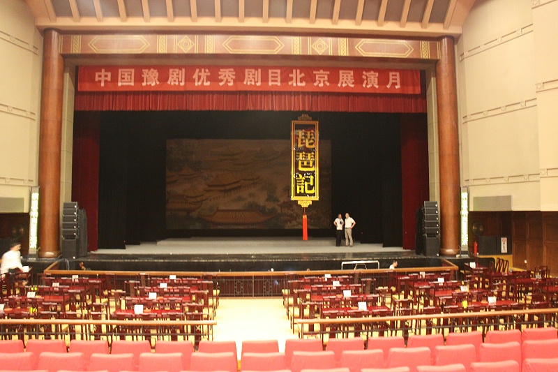 京劇舞台演出中舞台绿巨人软件视频入口設計的特性和作用