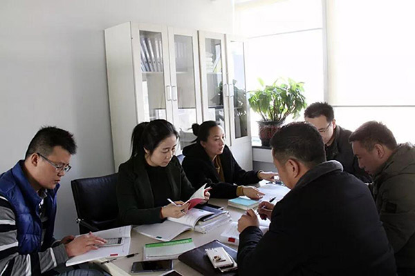 ZOBO绿巨人黄色下载黨支部召開專題理論學習活動