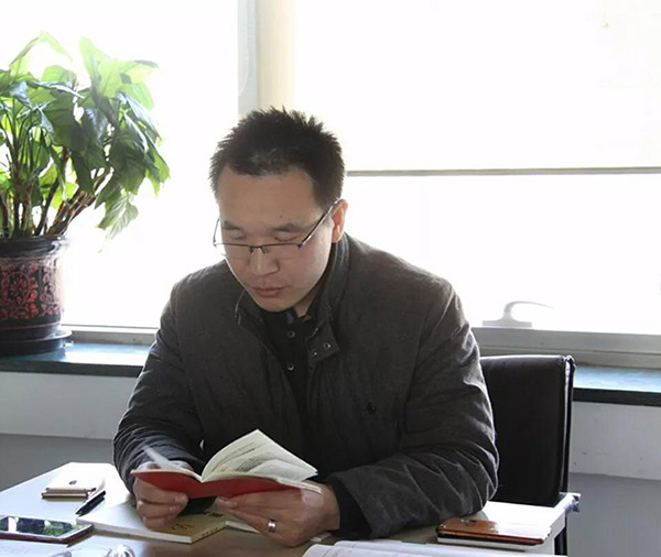 ZOBO绿巨人黄色下载黨支部召開專題理論學習活動