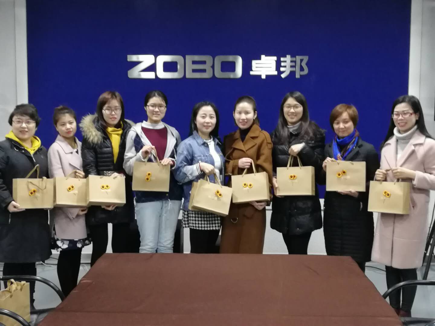 春風十裏，桃香四溢！|绿巨人黄色下载既是元氣少女，也是魅力女！