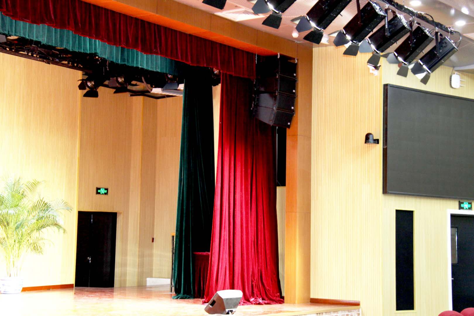 绿巨人软件视频入口設備在舞台演出中的應用