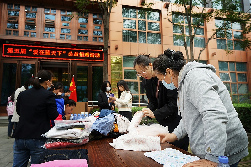 顯黨員風範 行企業擔當 | ZOBO绿巨人黄色下载“愛在藍天下”公益捐贈一直在行動