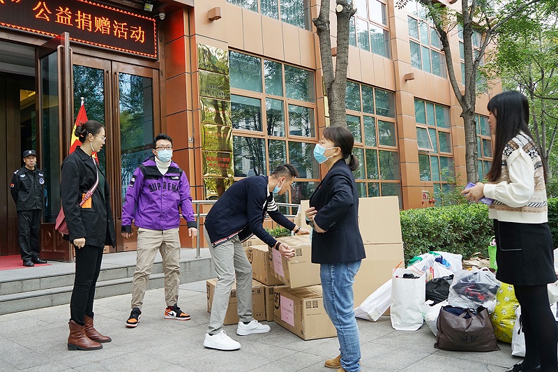 顯黨員風範 行企業擔當 | ZOBO绿巨人黄色下载“愛在藍天下”公益捐贈一直在行動