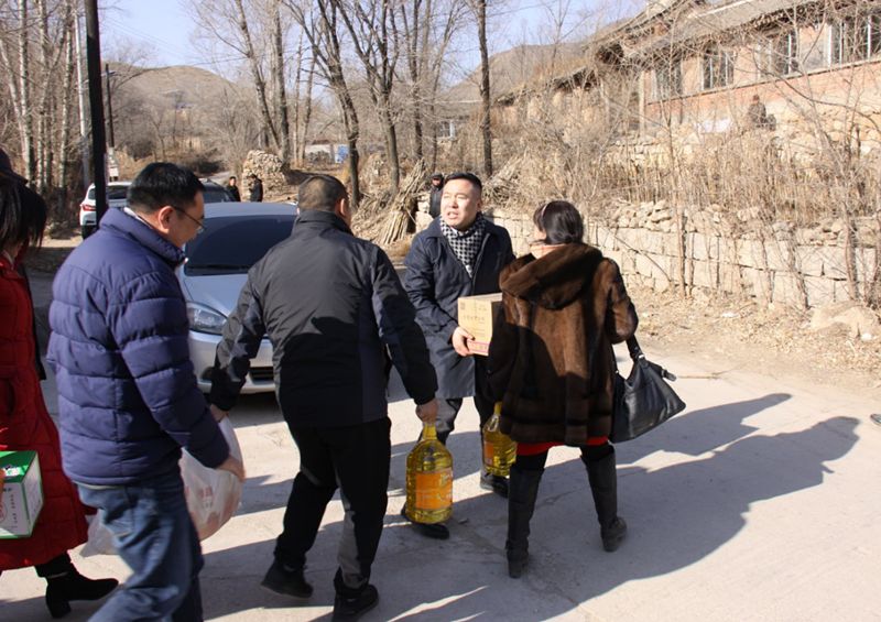 6愛照淶源，ZOBO绿巨人黄色下载黨支部寒冬送暖扶貧活動