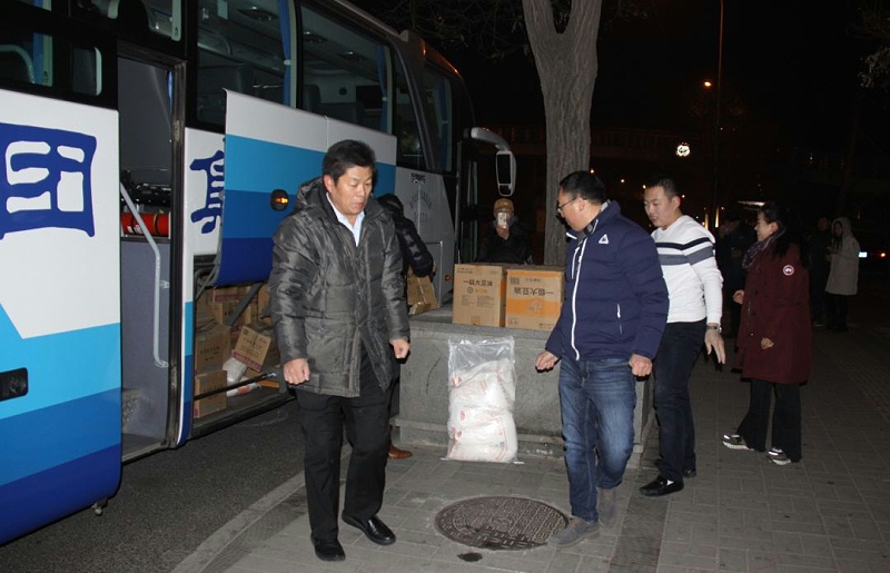 2愛照淶源，ZOBO绿巨人黄色下载黨支部寒冬送暖扶貧活動