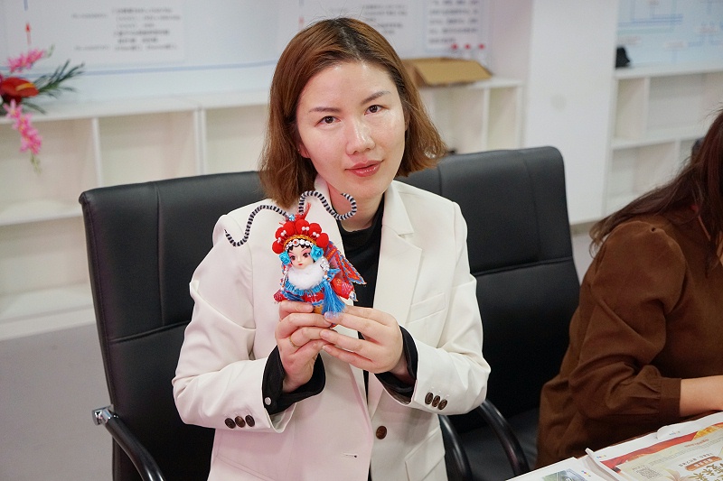 ZOBO绿巨人黄色下载工會丨舉辦體驗非遺之美-製作北京絹人的“女神節”活動
