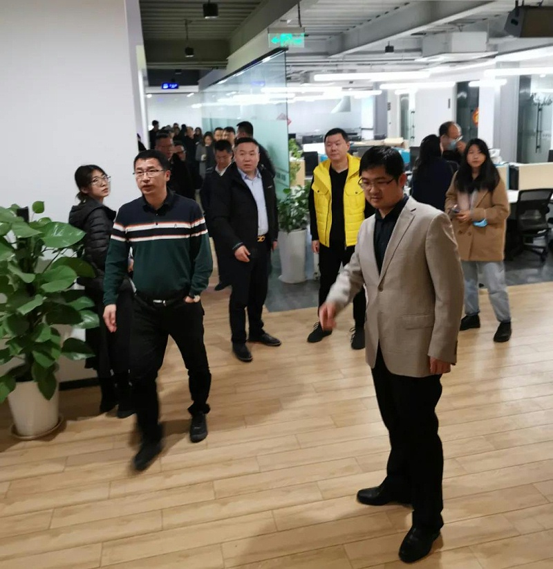 ZOBO绿巨人黄色下载董事長張新峰考察新會員企業